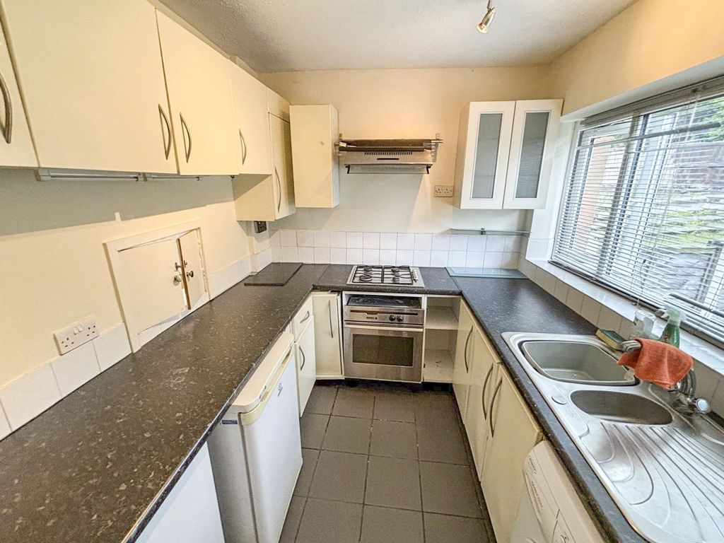Property photo 3 of 9 Kitchen