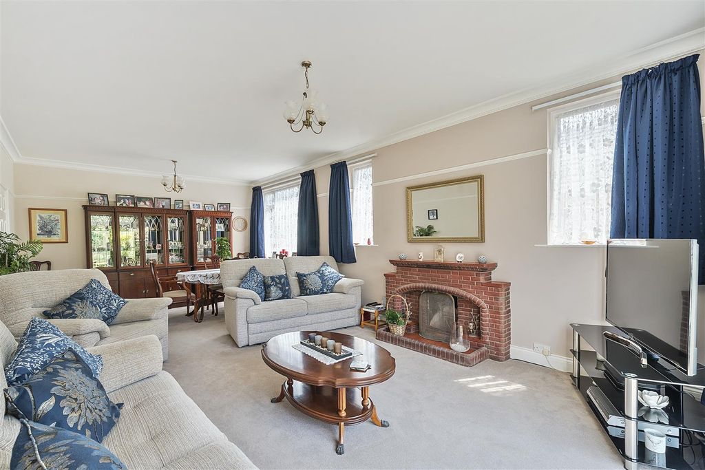 Property photo 3 of 19 Living Room