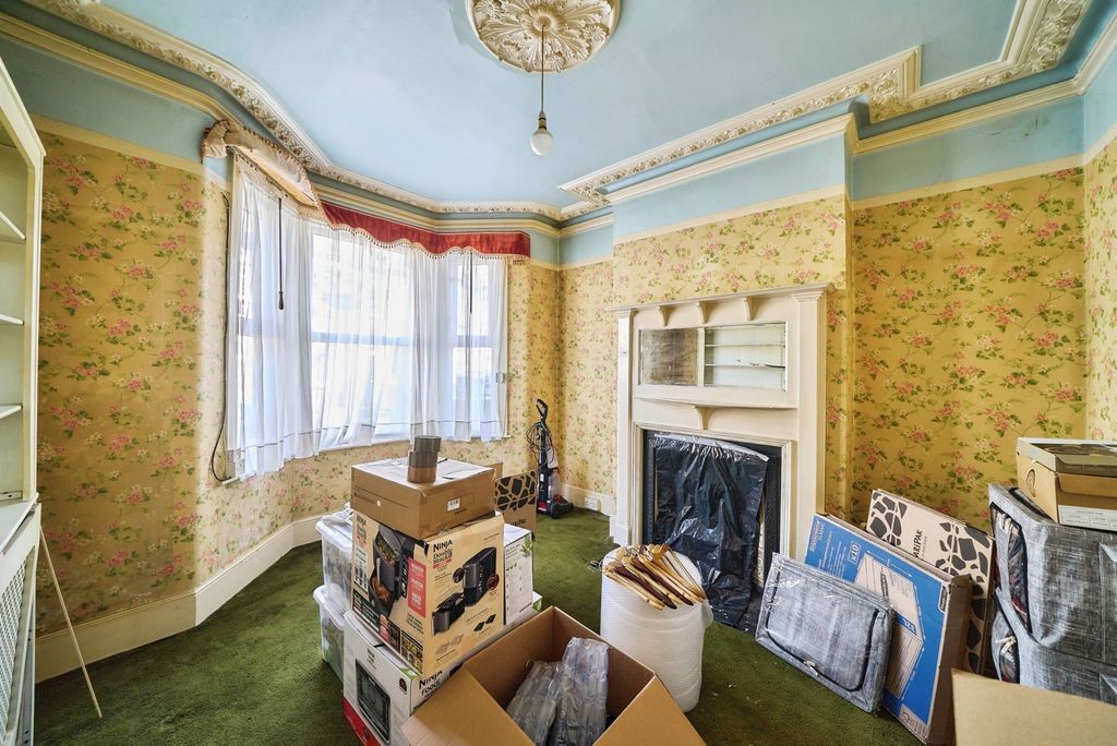 Property photo 3 of 21 Pbox-Img.Jpg