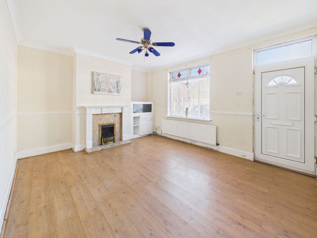 Property photo 2 of 11 Lounge