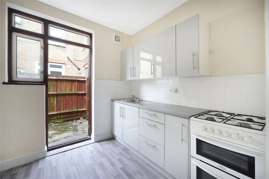 Property photo 3 of 14 Picture No. 10