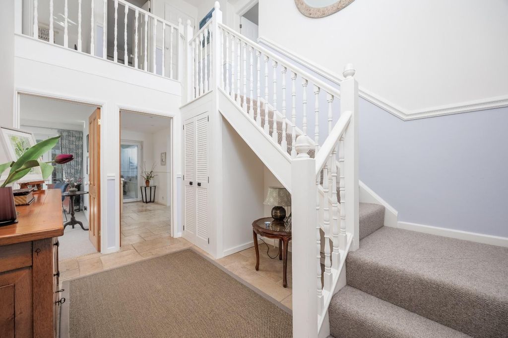 Property photo 2 of 29 Entrance Hall
