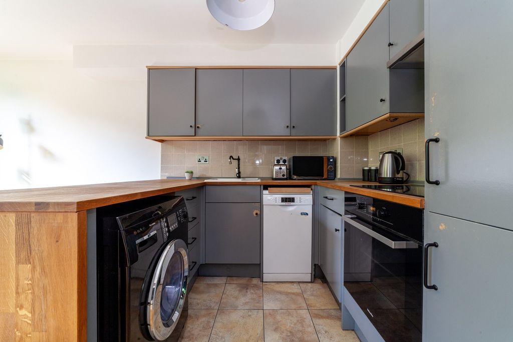 Property photo 2 of 19 Kitchen