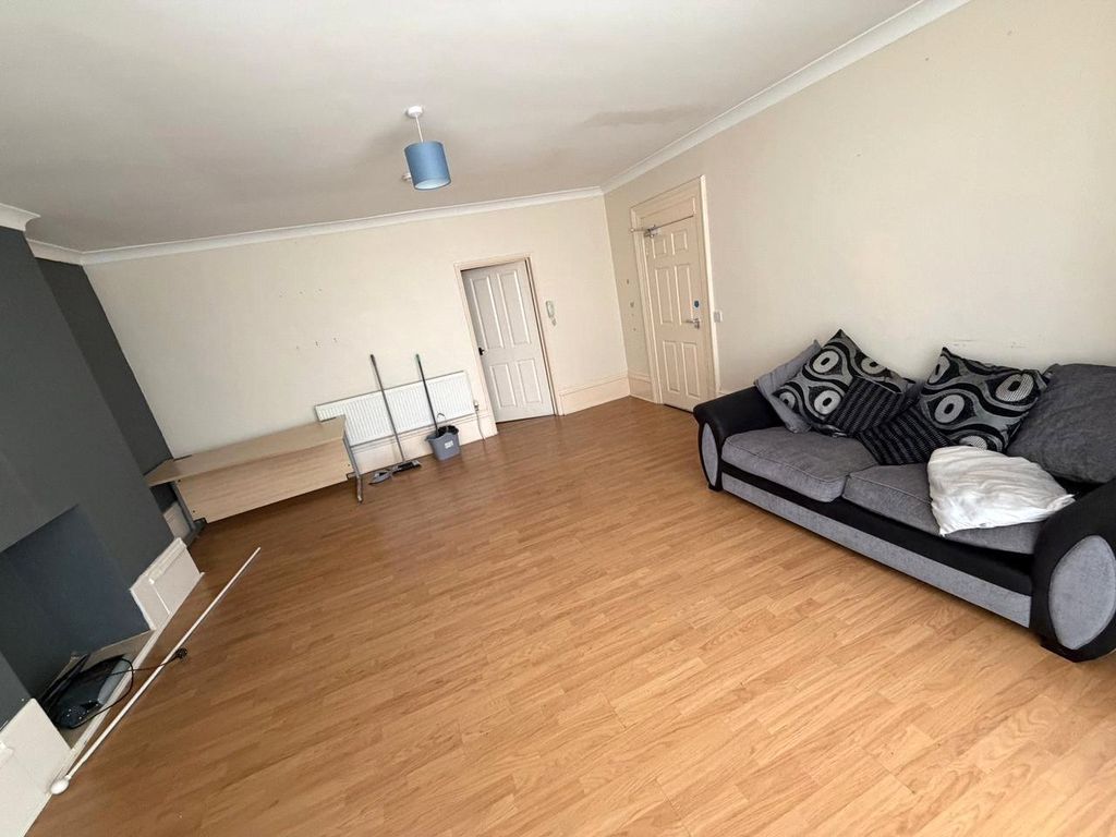 Property photo 2 of 9 Picture No. 10