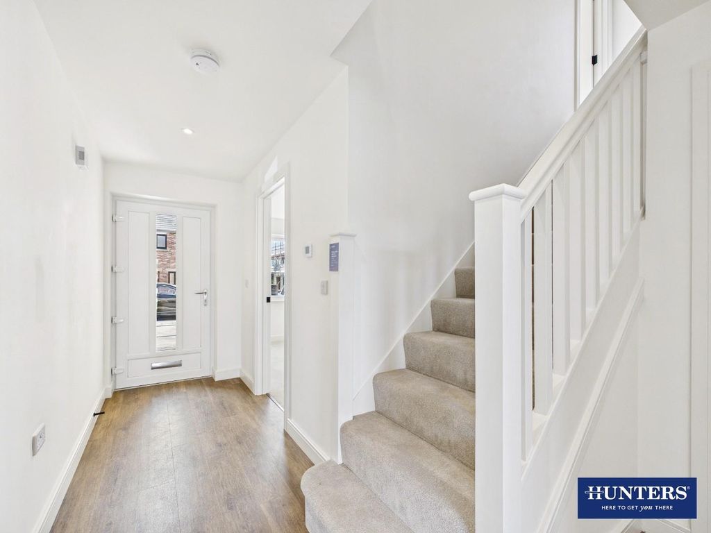 Property photo 3 of 23 Entrance Hall
