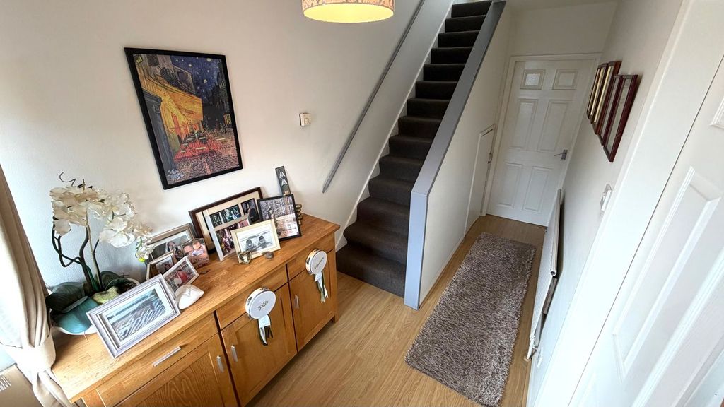 Property photo 2 of 25