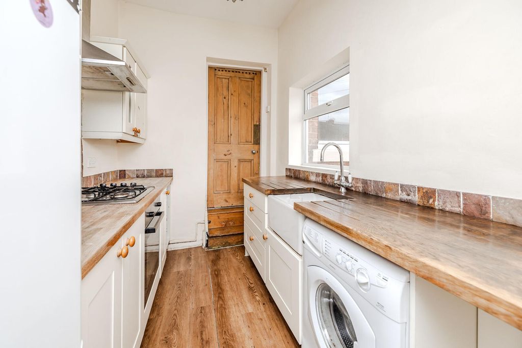 Property photo 3 of 24 Kitchen