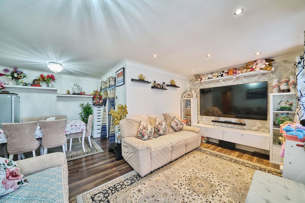 Property photo 3 of 19