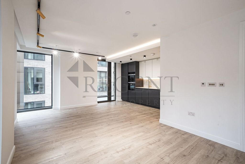 Property photo 3 of 21 Open Plan