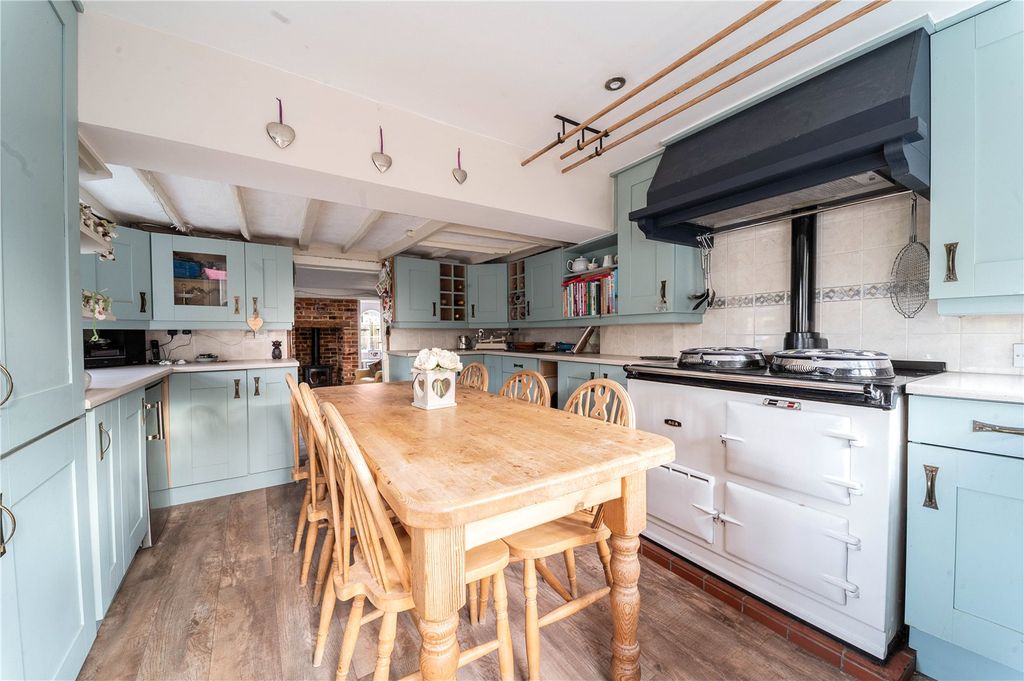 Property photo 3 of 12 Kitchen