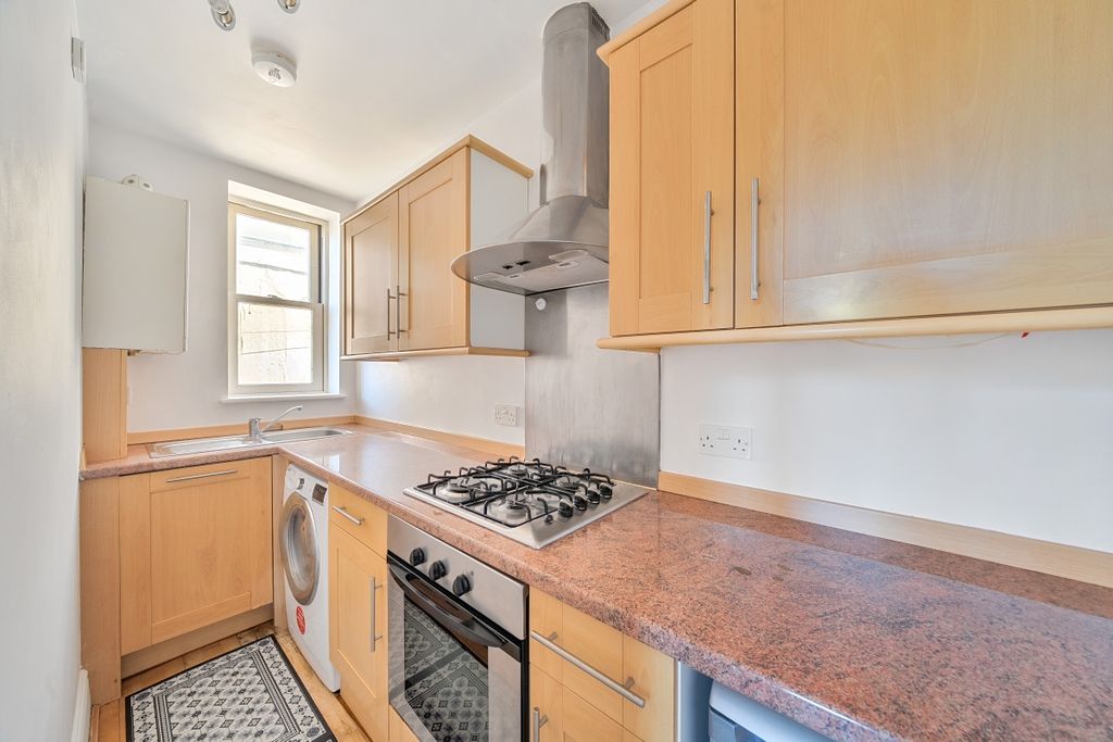 Property photo 1 of 11 1349643-9-68Bea20...