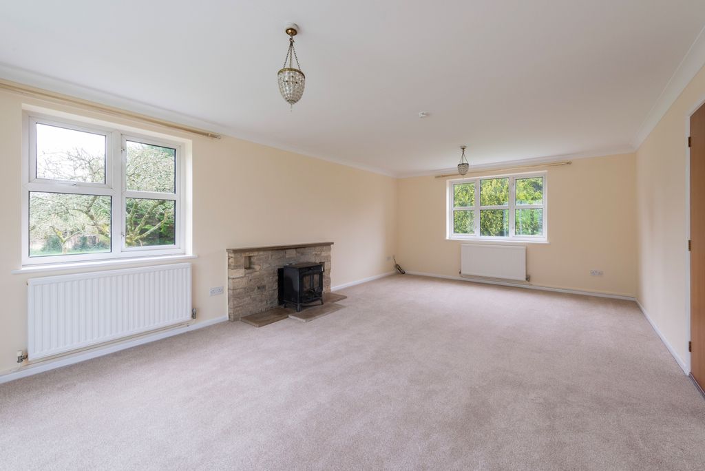 Property photo 3 of 17 Sitting Room