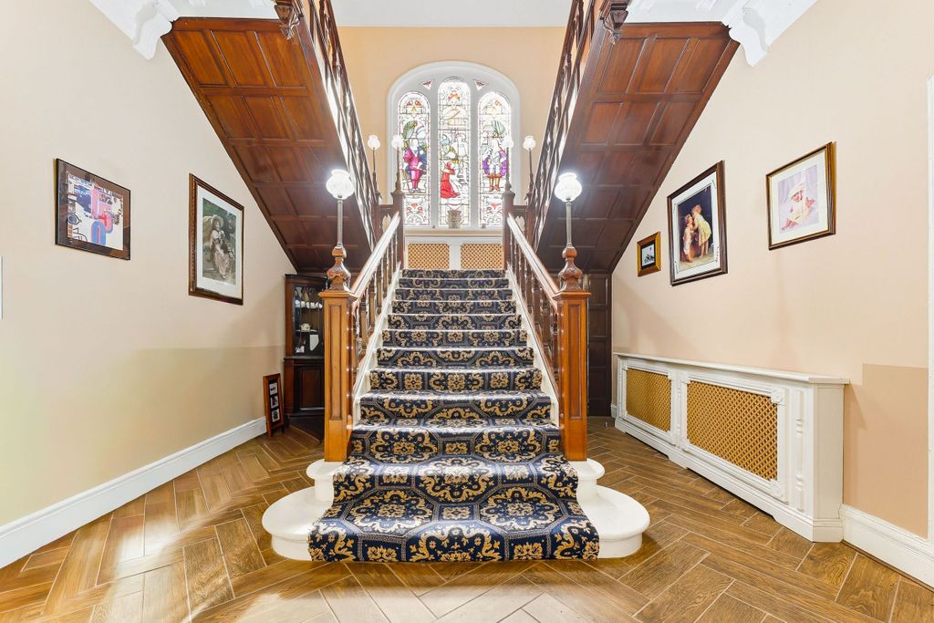 Property photo 2 of 53