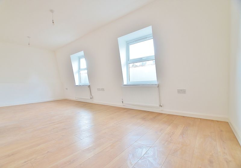 Property photo 3 of 11 Photo 9