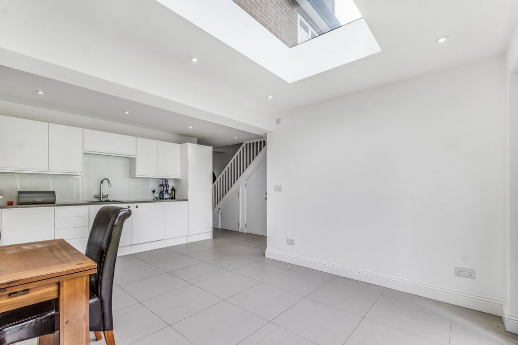 Property photo 3 of 11 Photo 4