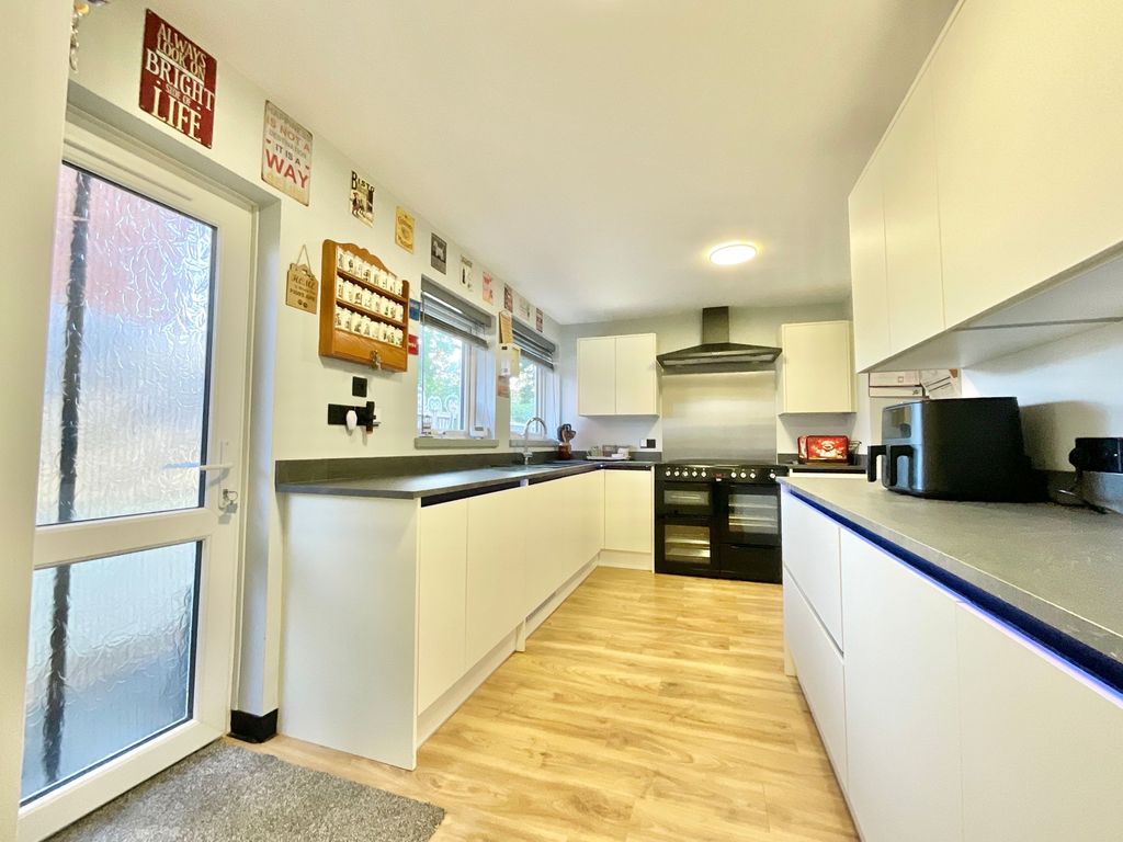 Property photo 3 of 31