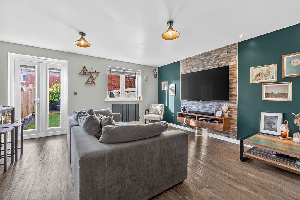 Property photo 3 of 27