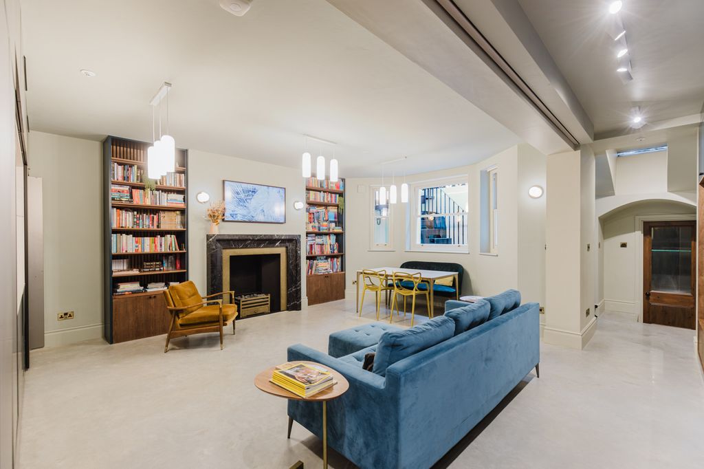 Property photo 1 of 32