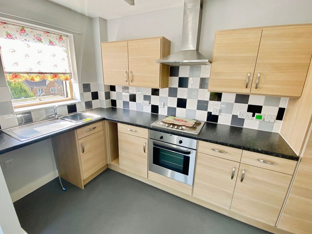 Property photo 2 of 21