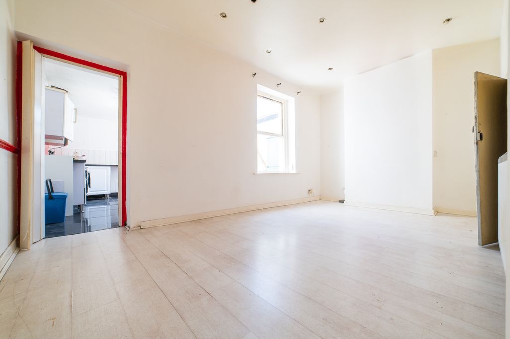 Property photo 3 of 16 Call 02920 454555 To Secure Your Viewing_2