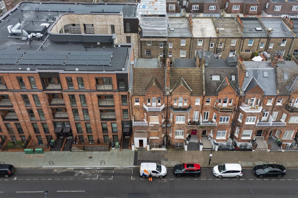 Property photo 3 of 33 Flats A-D, 78 Comeragh Road, London W14 9Hr