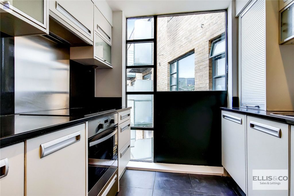 Property photo 3 of 11 Picture No. 13