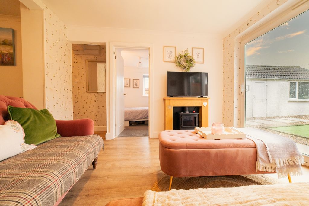 Property photo 3 of 28 Award-Winning Media Team On Every Listing_18