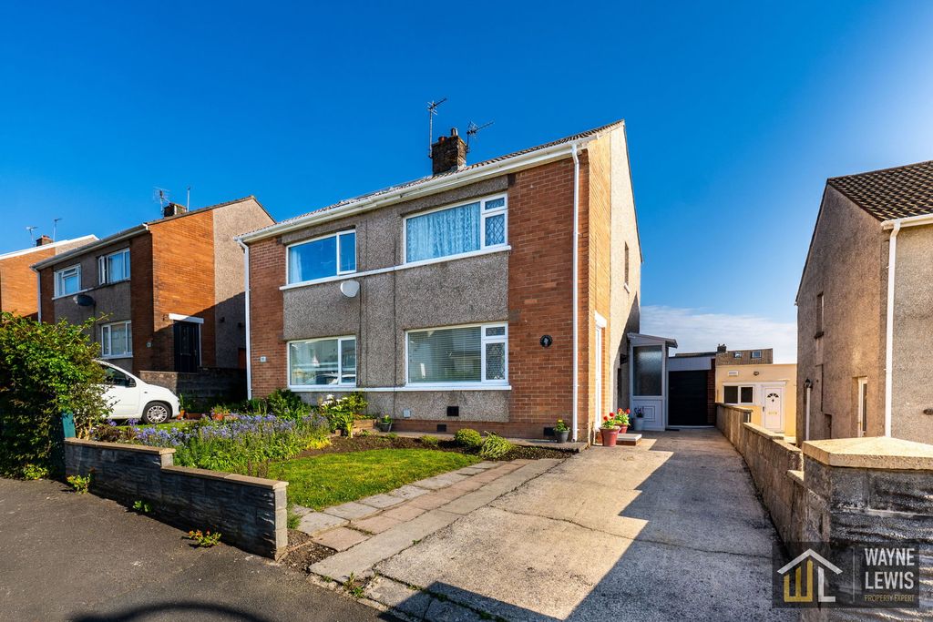 Property photo 1 of 28