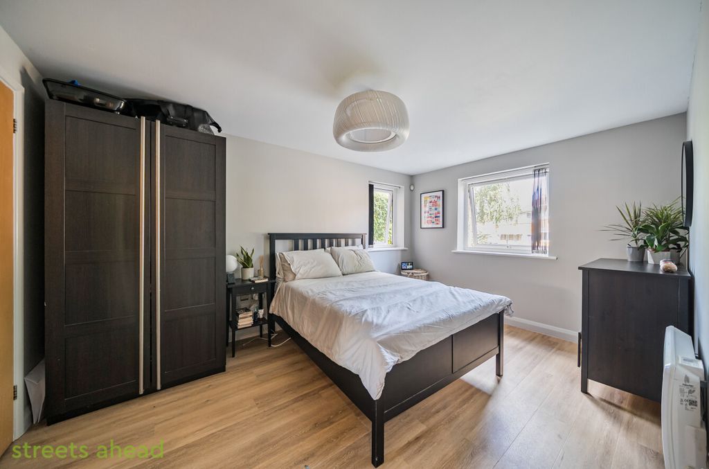 Property photo 2 of 43 25E1900c-Ae83-450...