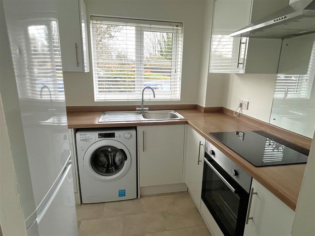 Property photo 2 of 8 18 Vine Tree Ourt - Kitchen A.Jpg