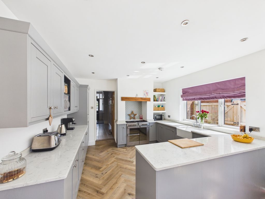 Property photo 2 of 16 Kitchen