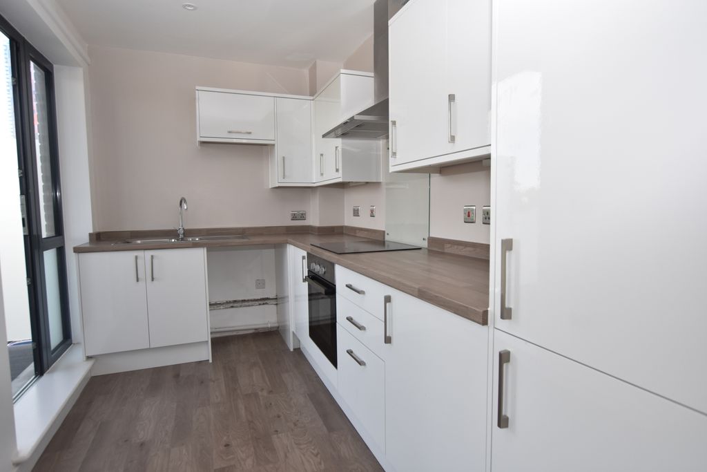 Property photo 3 of 9 Kitchen