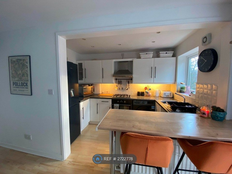 Property photo 2 of 6 Kitchen / Breakfast Bar