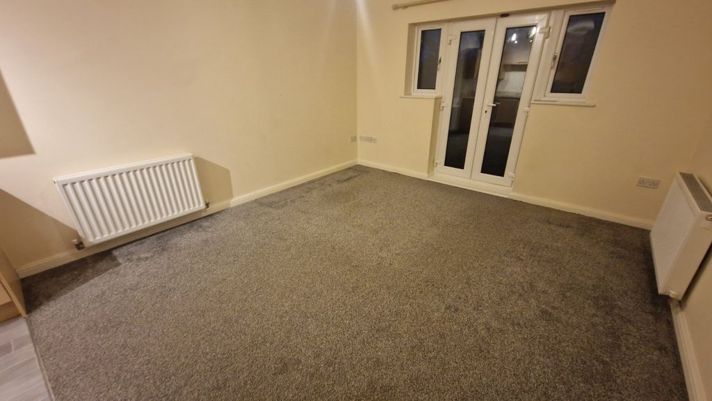 Property photo 2 of 8 Picture No. 11