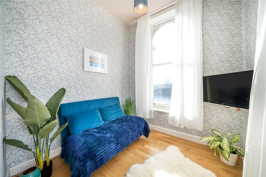 Property photo 3 of 8 Reception