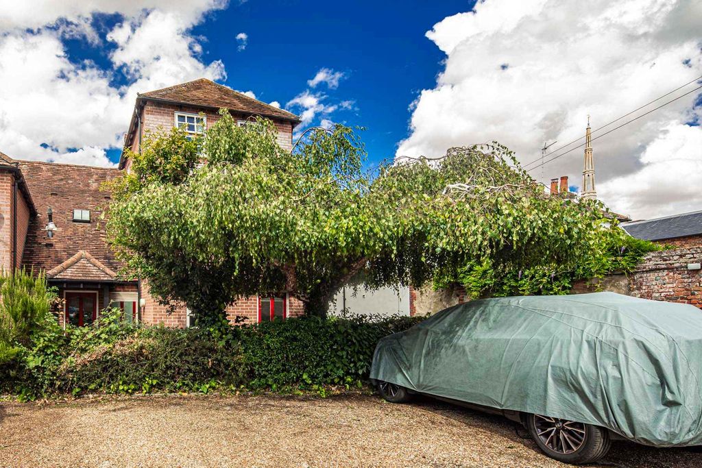 Property photo 2 of 11