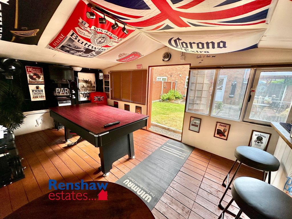 Property photo 3 of 13 Bar (1)