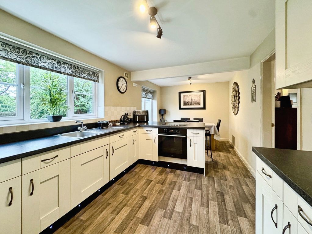 Property photo 3 of 28