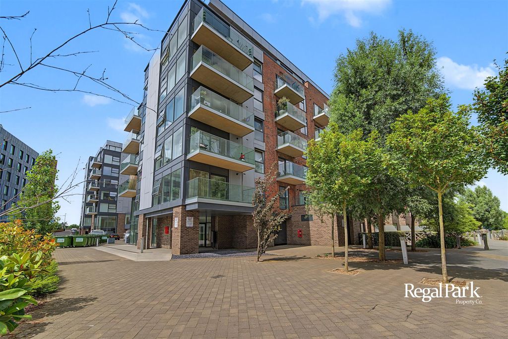 2 bed flat to rentEast Station Road, Fletton Quays, Peterborough PE2