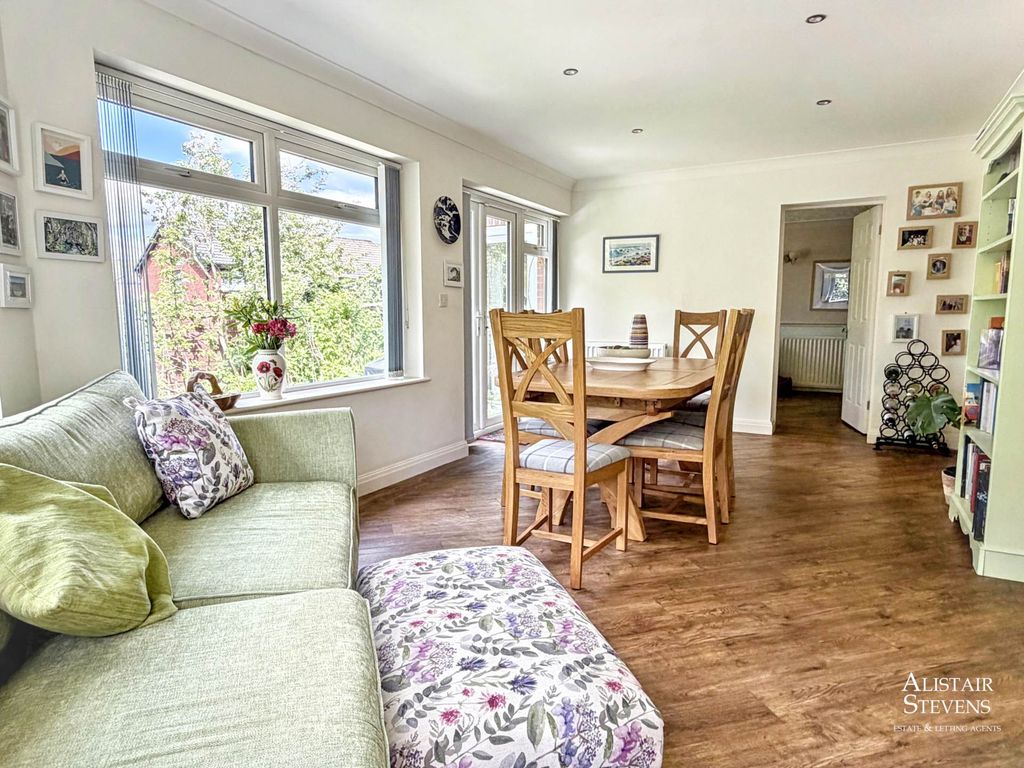Property photo 2 of 32