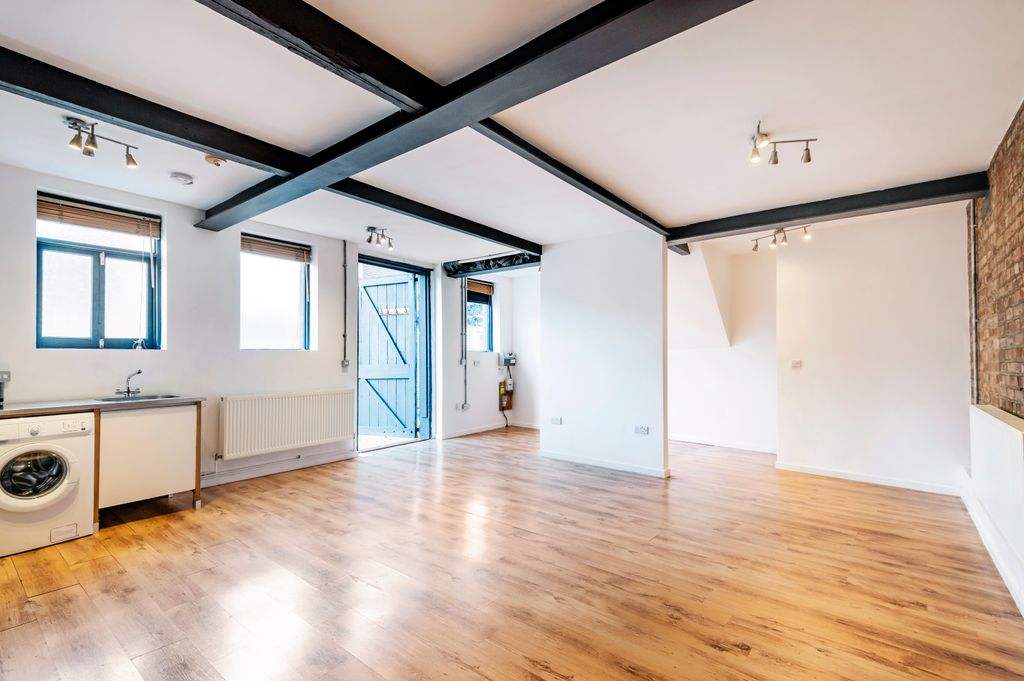 Property photo 3 of 15 November 2023 (10).Jpg