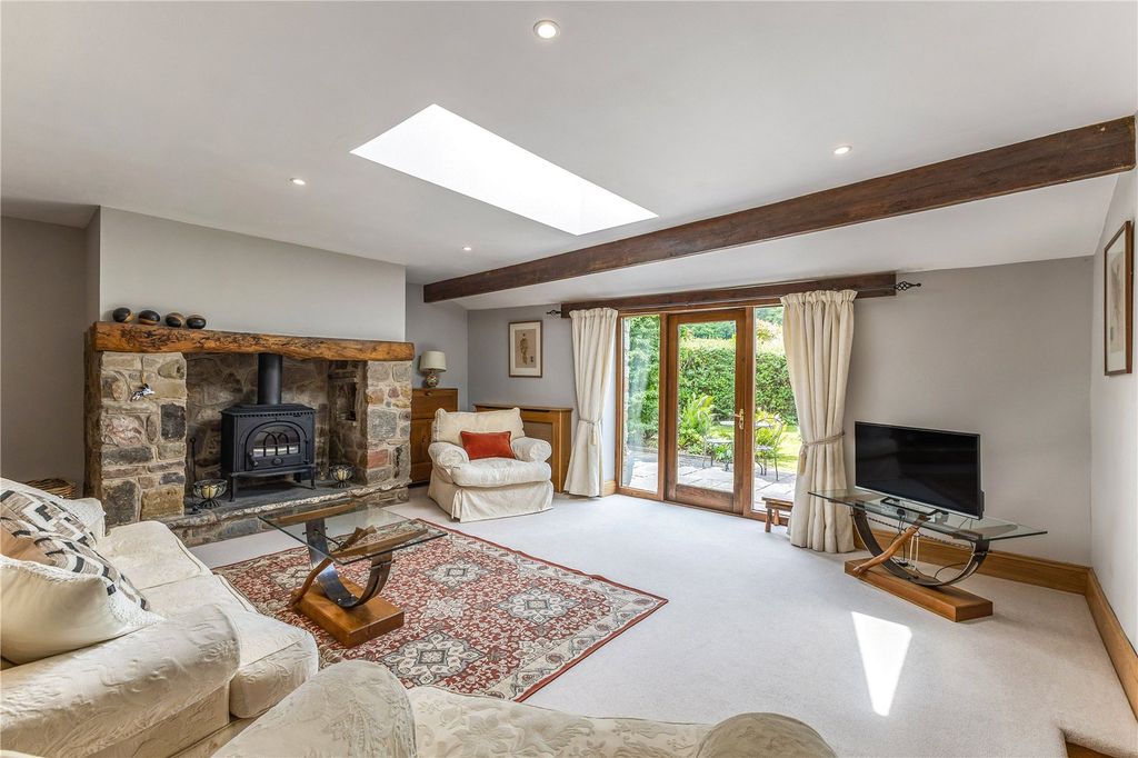 Property photo 3 of 16 Sitting Room