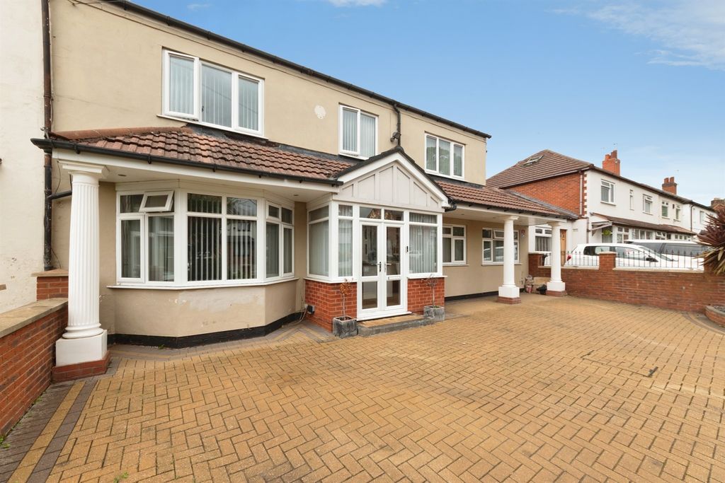 Property photo 2 of 22