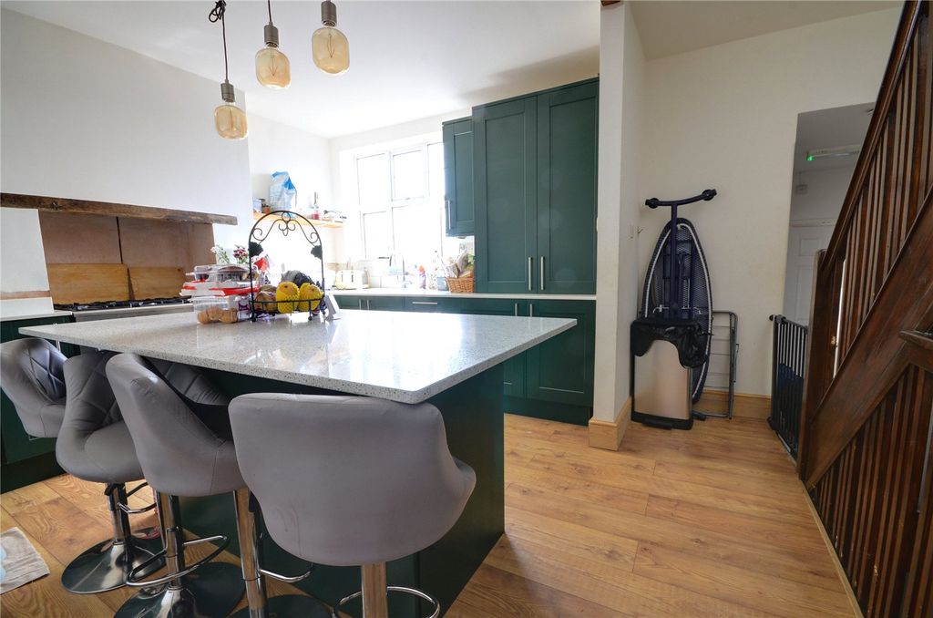 Property photo 2 of 8 Kitchen/Breakfast