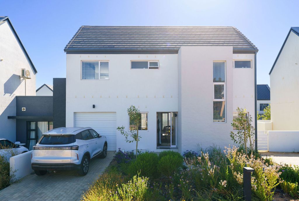 Property photo 2 of 31 St1729577