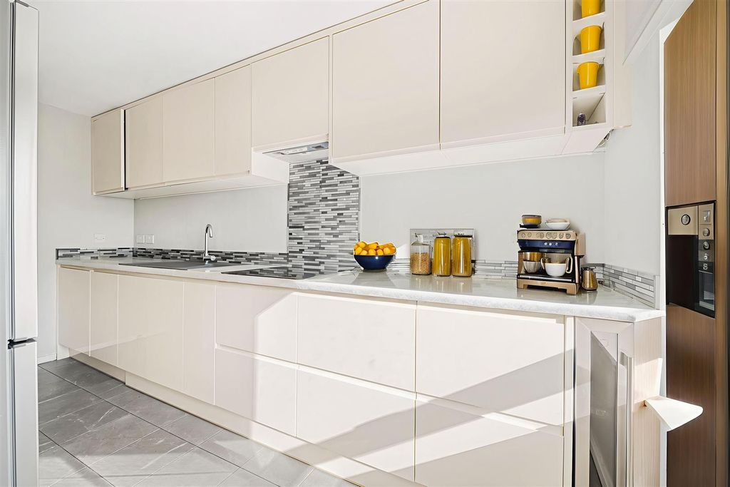 Property photo 3 of 11 Kitchen.Jpg