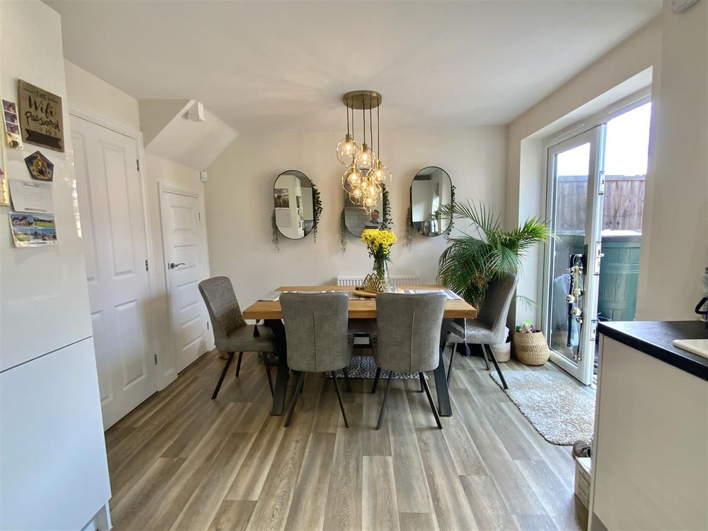 Property photo 3 of 12 Kitchen/ Dining Room