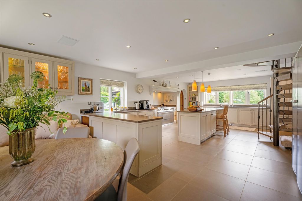 Property photo 2 of 29 Image