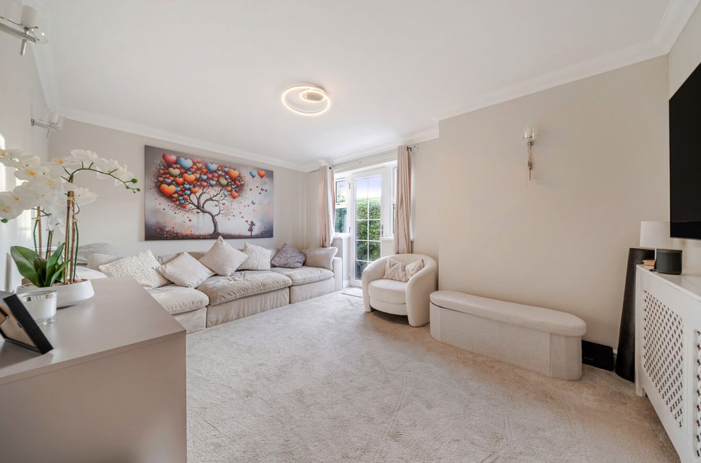 Property photo 3 of 20 1536136-12-6Ad64F...