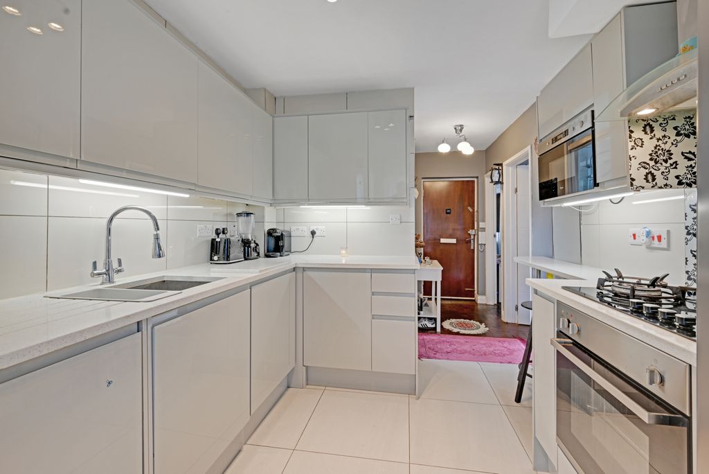 Property photo 1 of 13 This Fantastic One Bedroom Ground Floor Flat